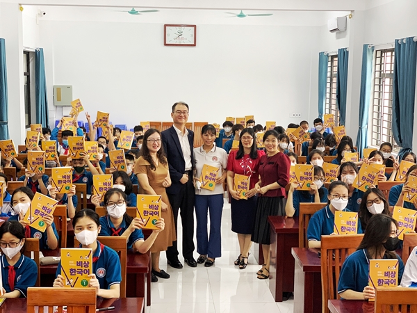   Visang Education kicks off expansion of Korean language education in Vietnamese primary, secondary, and high schools.